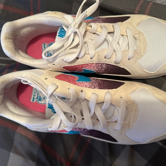 Nike Air Sneakers with Cream and Blue Accents - Picture 2 of 2